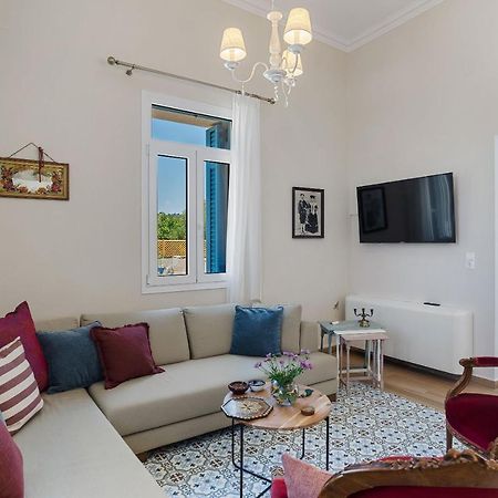 Villa Remedio Neon Khorion  ภายนอก รูปภาพ