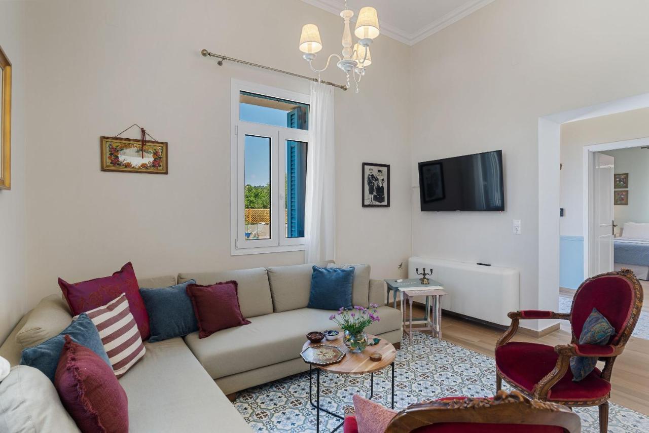 Villa Remedio Neon Khorion  ภายนอก รูปภาพ