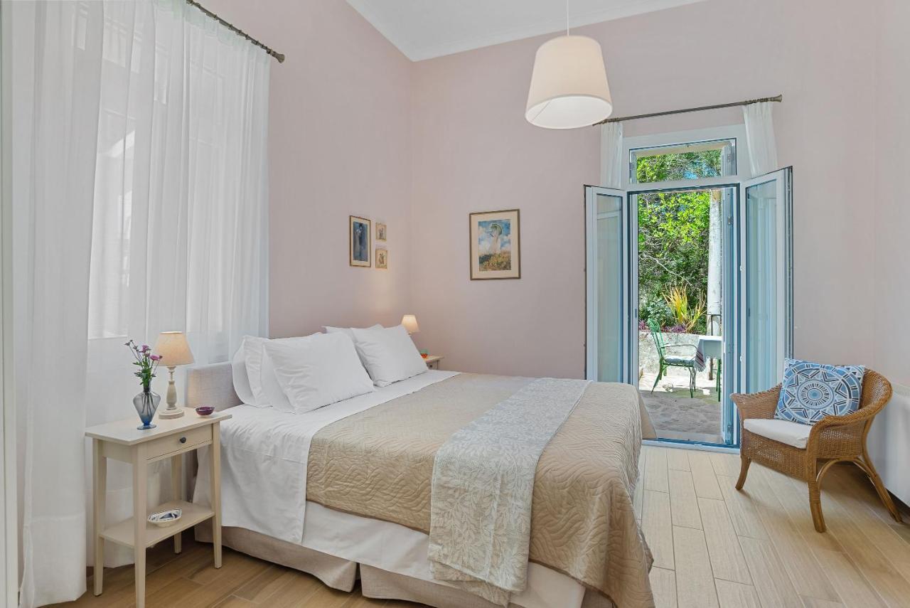 Villa Remedio Neon Khorion  ภายนอก รูปภาพ