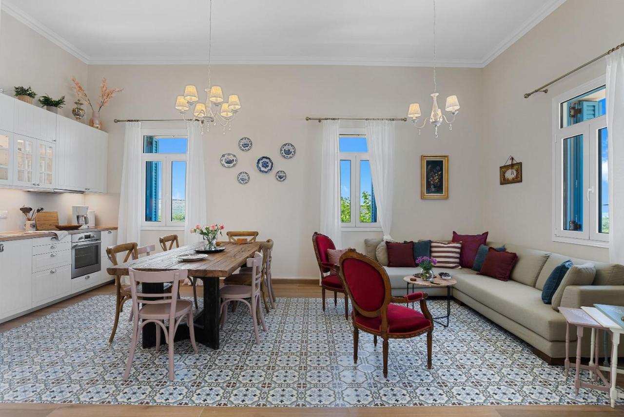 Villa Remedio Neon Khorion  ภายนอก รูปภาพ