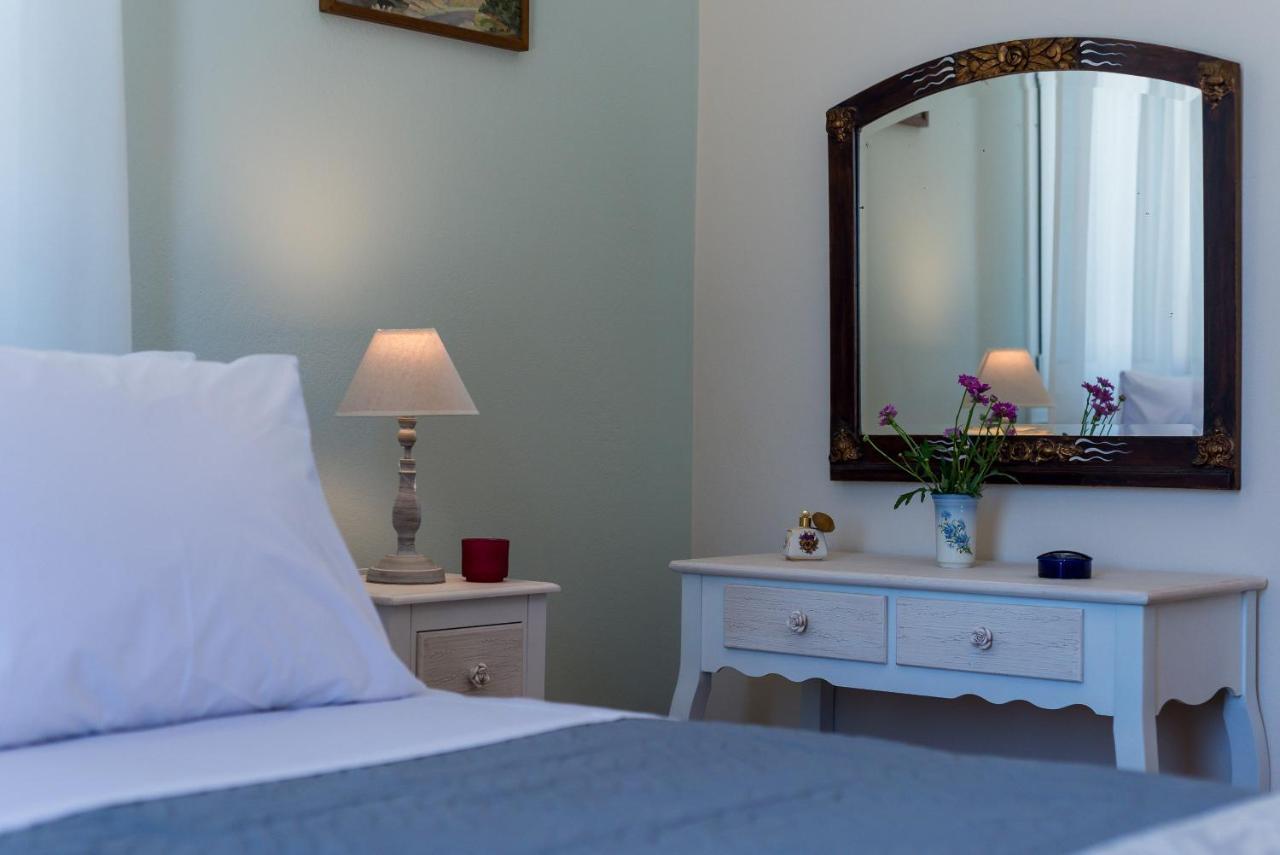 Villa Remedio Neon Khorion  ภายนอก รูปภาพ