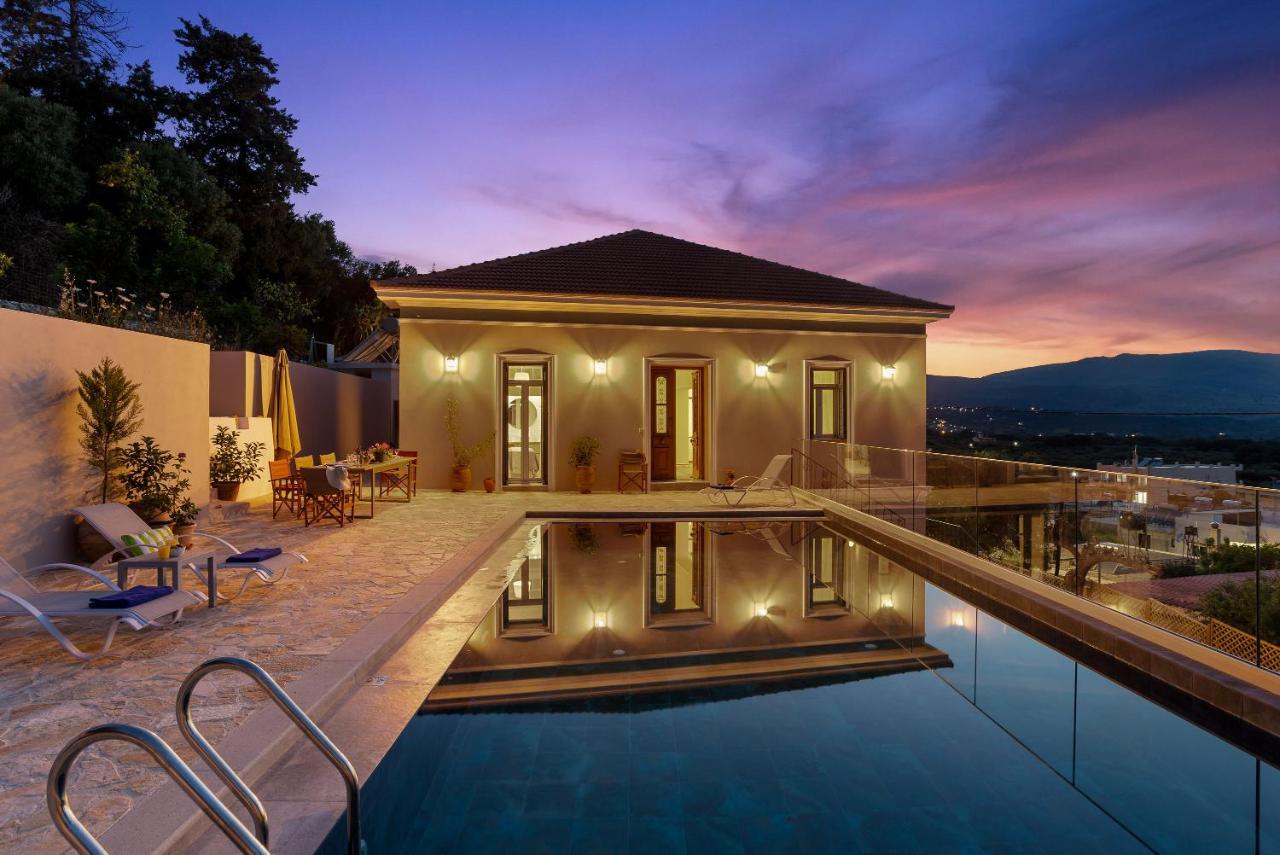 Villa Remedio Neon Khorion  ภายนอก รูปภาพ